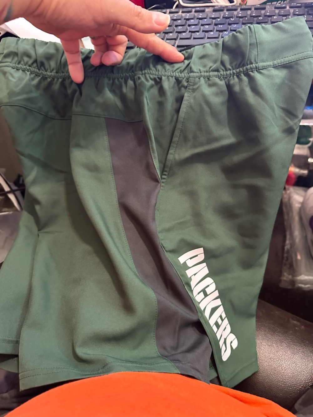 Nike Green Green Bay Packers Woven Victory Performance Shorts - Picture 2 of 9